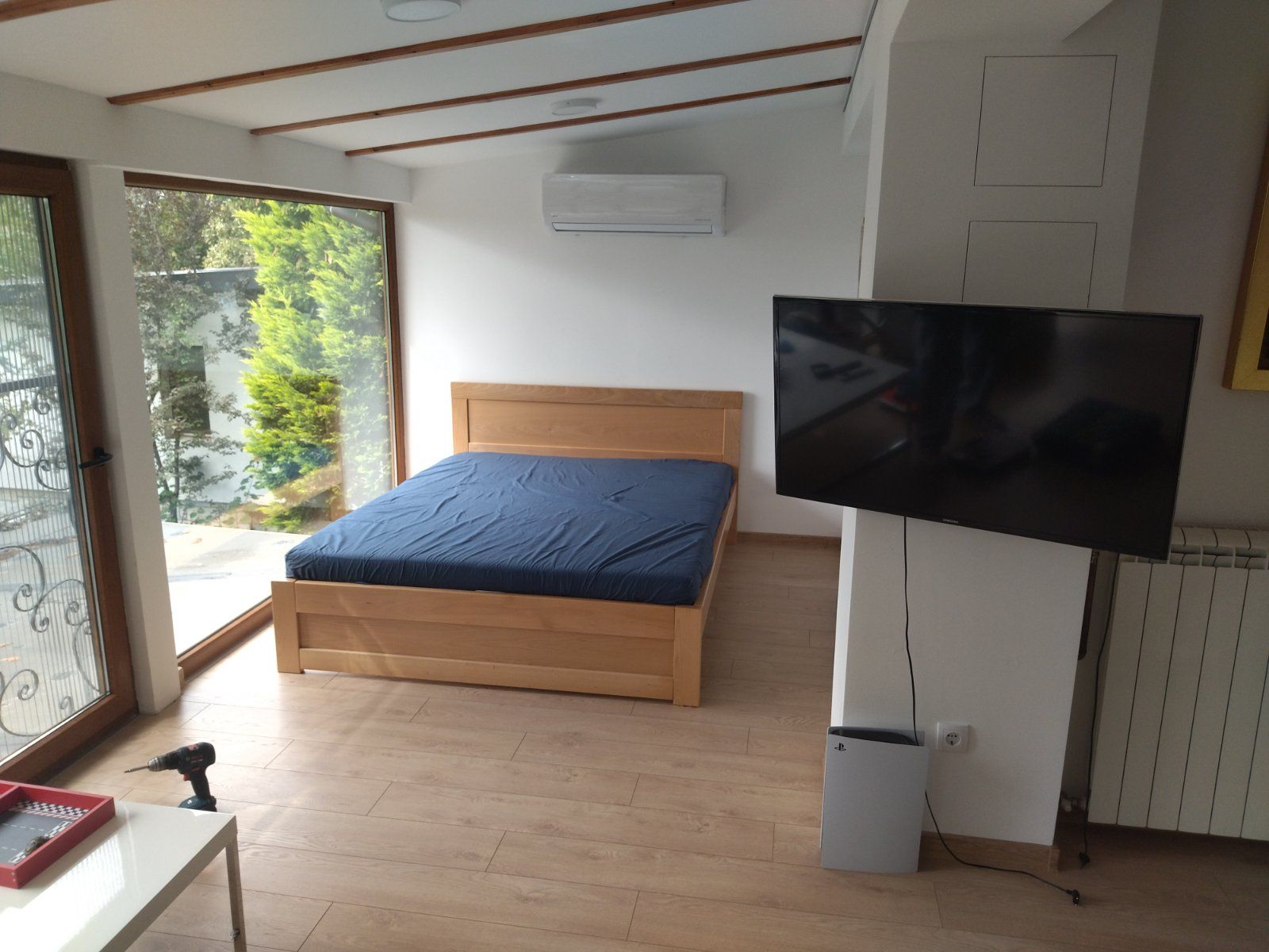 Thumbnail [100%x225]