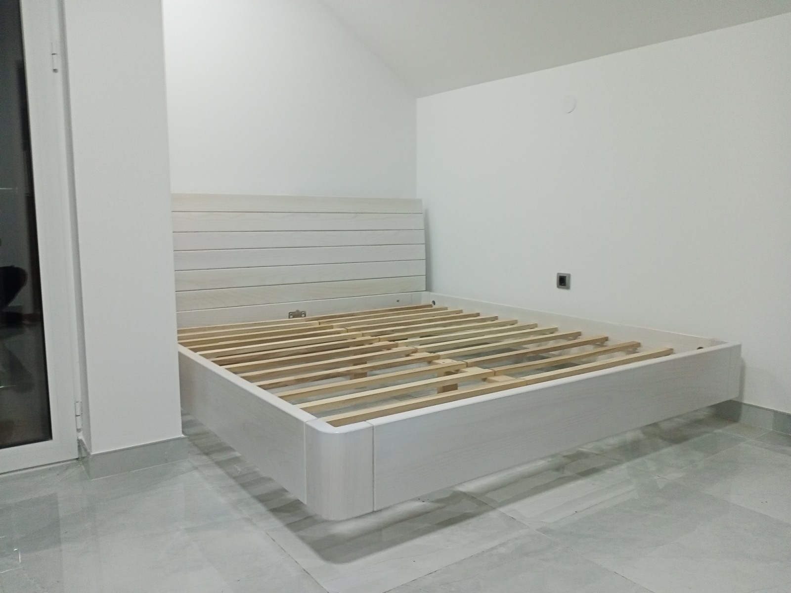 Thumbnail [100%x225]